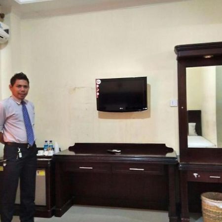 Edotel Minangkabau Padang  Bagian luar foto