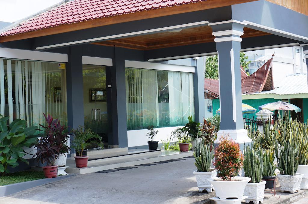 Edotel Minangkabau Padang  Bagian luar foto