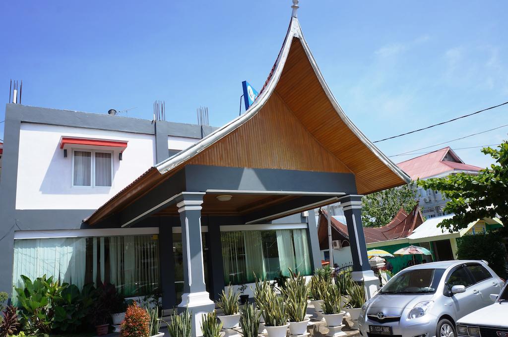 Edotel Minangkabau Padang  Bagian luar foto
