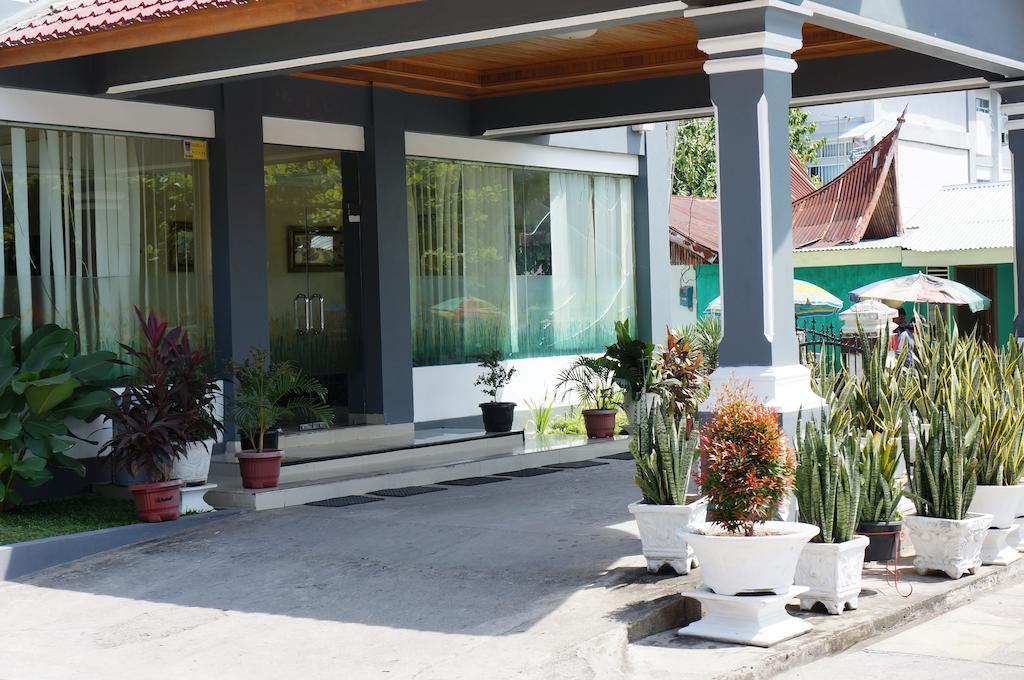 Edotel Minangkabau Padang  Bagian luar foto