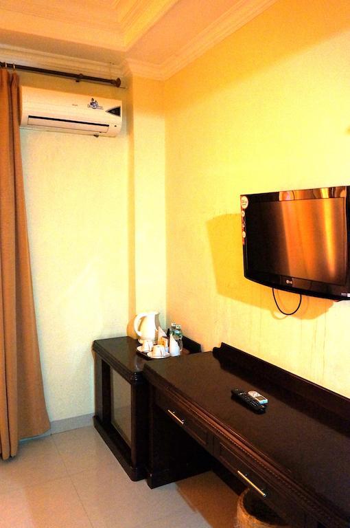 Edotel Minangkabau Padang  Bagian luar foto
