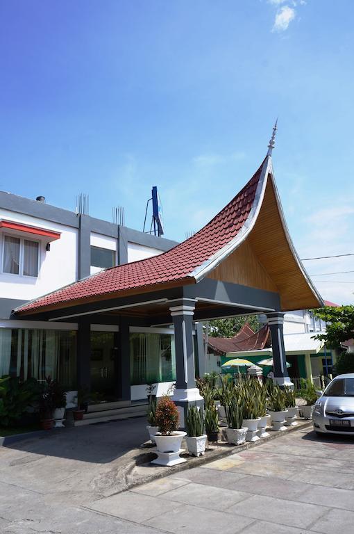 Edotel Minangkabau Padang  Bagian luar foto