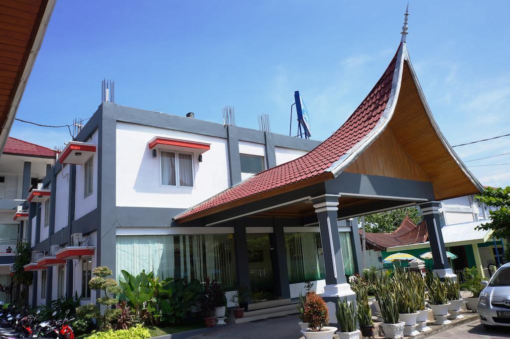 Edotel Minangkabau Padang  Bagian luar foto