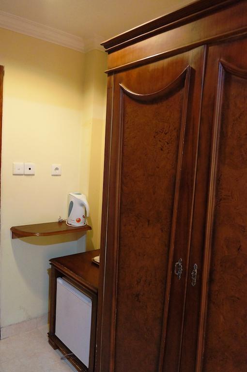 Edotel Minangkabau Padang  Bagian luar foto